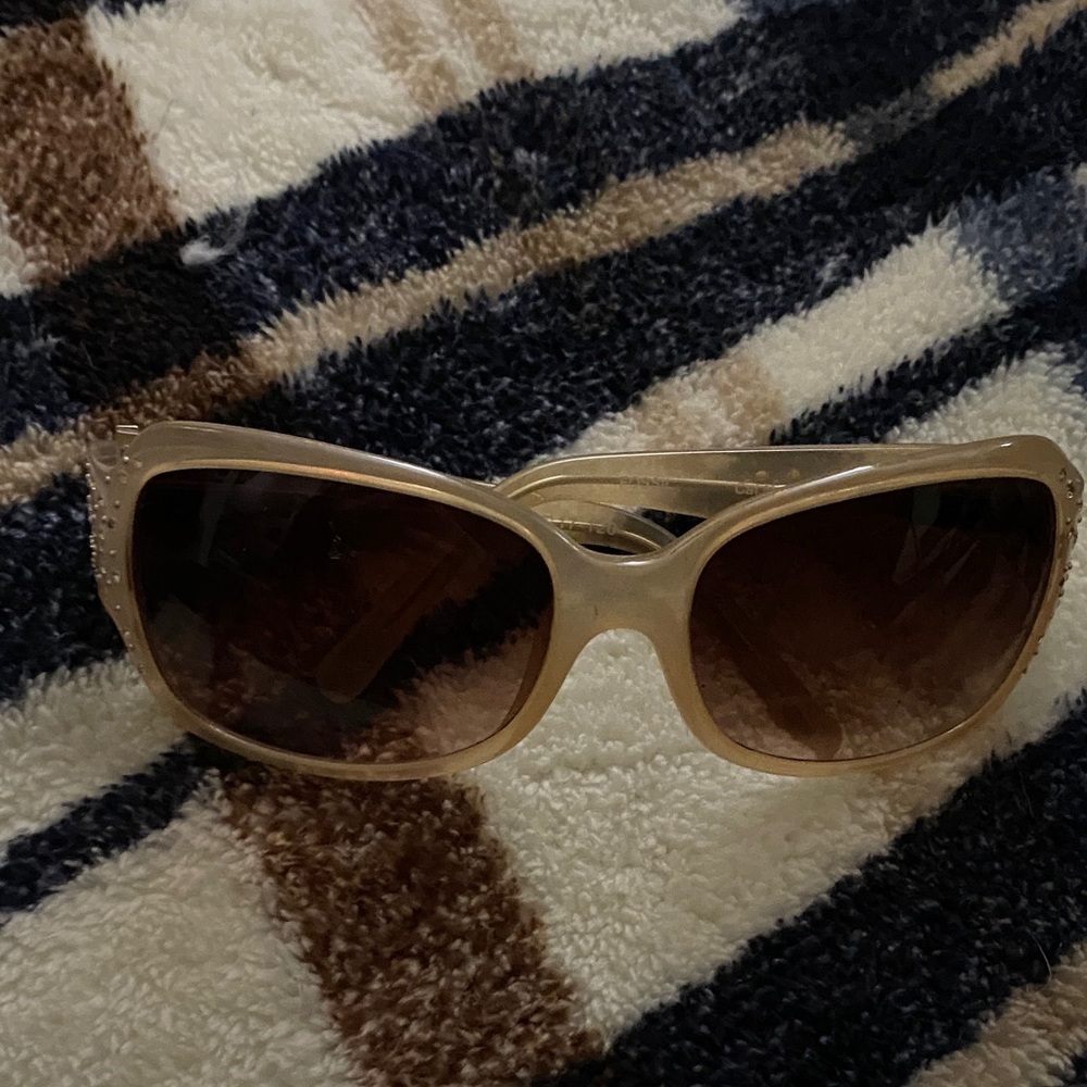 Fossil Beige Frame Sunglasses with Dark Lenses